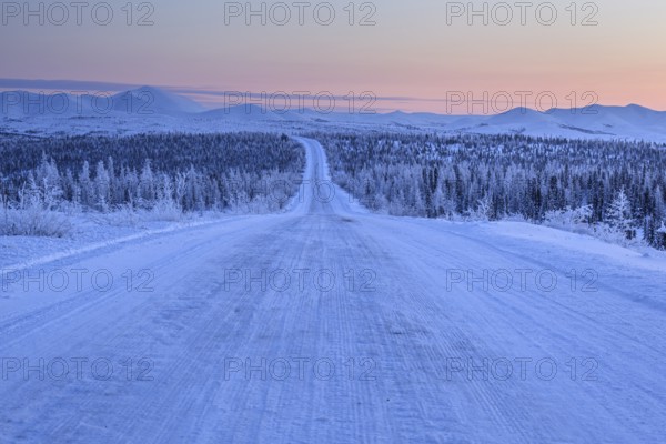 Snow-covered gravel road, highway, ice, snow, cold, mountain landscape, winter, morning mood, Dempster Highway, Yukon, Canada, North America