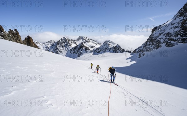Ski tourer with rope, rope team on the Vadret da Porchabella glacier on the ascent to the summit of Piz Kesch, mountain landscape in winter, alpine tour, ski tour Bündner Haute Route, Albula Alps, Rhaetian Alps, Grisons, Eastern Switzerland, Switzerland, Europe