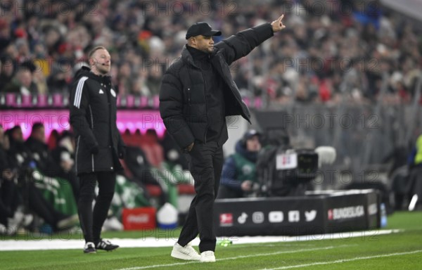 Coach Coach Vincent Kompany FC Bayern Munich FCB on the sidelines Gesture Gesture Allianz Arena, Munich, Bavaria, Germany, Europe