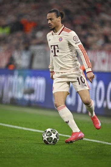 Leroy Sané FC Bayern Munich FCB (10) Action on the ball UEFA Champions League Allianz Arena, Munich, Bayern, Germany, Europe