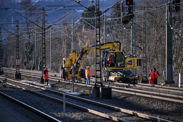 Labourers working with Liebherr A922 Rail Litronic and Kuhnle RR14 EVO 3 Rail two-way working platform on rails, line closure, construction site implementation Digital node between Waiblingen and Bad Cannstatt, Stuttgart, Baden-Württemberg, Germany, Europe