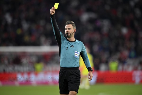 Referee Referee Daniel Schlager shows yellow card yellow caution Allianz Arena, Munich, Bavaria, Germany, Europe