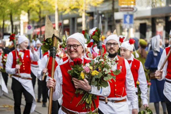 Historically costumed guild members, Zunft zum Widder, Zurich Old Town, Münzplatz, Sechseläuten or Sächsilüüte, Zurich Spring Festival, Zurich