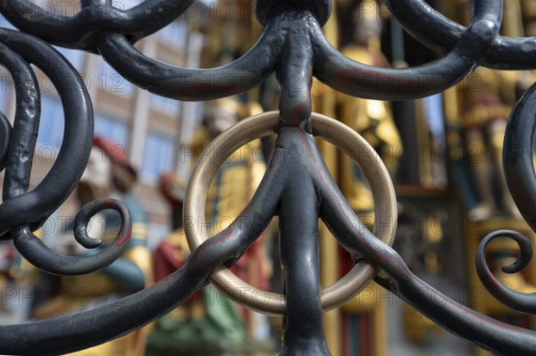 The seamless golden ring on the Beautiful Fountain is considered a lucky charm, Hauptmarkt, Nuremberg, Middle Franconia, Bavaria, Germany, Europe