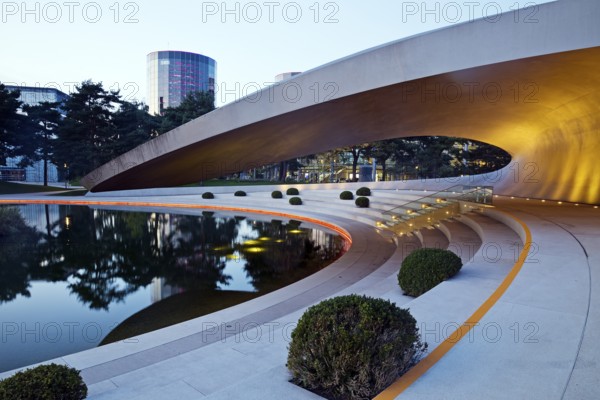 Illuminated Porsche Pavilion in the evening, Autostadt, Volkswagen AG, Wolfsburg, Lower Saxony, Germany, Europe