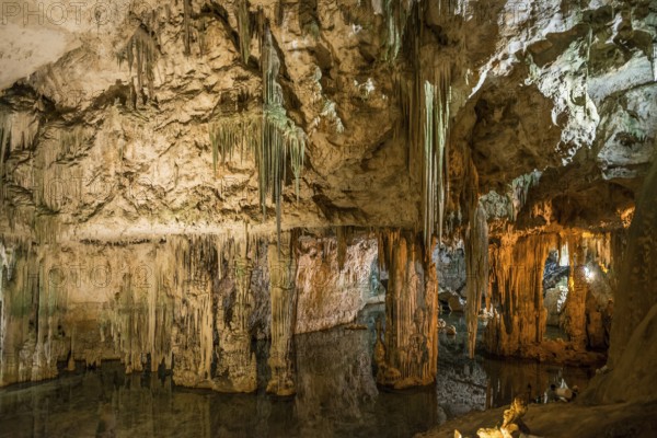 Huge stalactites and underground lake, stalactite cave, Grotta di Nettuno, Neptune Grotto, Capo Caccia, near Alghero, Sardinia, Italy, Europe