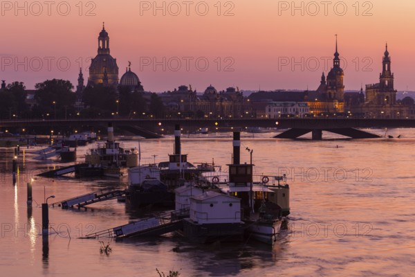 A weather-determining low-pressure system is moving from northern Italy on a so-called Vb track via Austria and the Czech Republic to Poland, bringing very humid air with it. This will also lead to flooding in the Elbe in Saxony. On 18.9.24 the level of the Elbe in Dresden is 6.06m., Elbe flood in Dresden, Dresden, Saxony, Germany, Europe