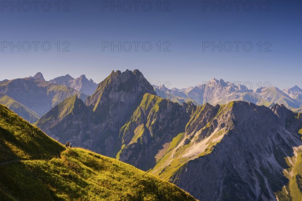 Laufbacher Eck-Weg, panoramic high trail from the Nebelhorn into the Oytal, behind the Hoefats, 2259m, Allgäu Alps, Allgaeu, Bavaria, Germany, Europe