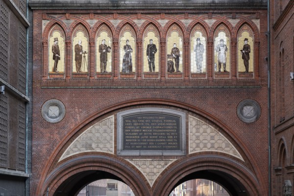 Dipylon or double Tor tor or Dobbeltporten, frieze with nine historical figures on decorative tiles, including Carl and Ottilia Jacobsen, designed by architect Vilhelm Dahlerup, Carlsberg district, Copenhagen, Denmark, Europe