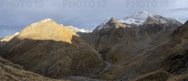 Mountain peak with snow in autumn, Niedertal, Vent, Ötztal Alps, Tyrol, Austria, Europe