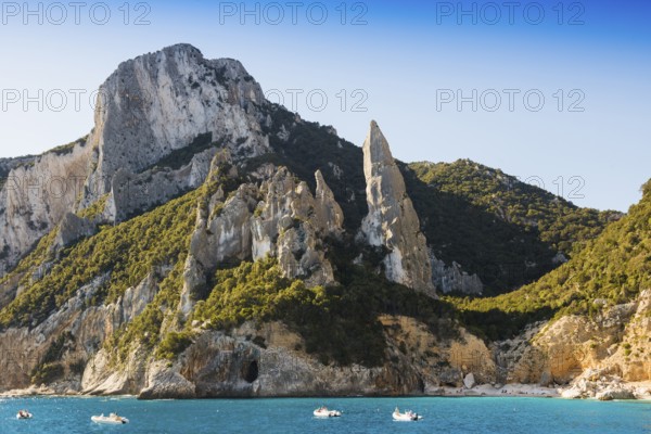 Rocky coast and beach, Cala Goloritze, Gulf of Orosei National Park, Parco Nazionale del Gennargentu e del Golfo di Orosei, Baunei, Nuoro, Sardinia, Italy, Europe