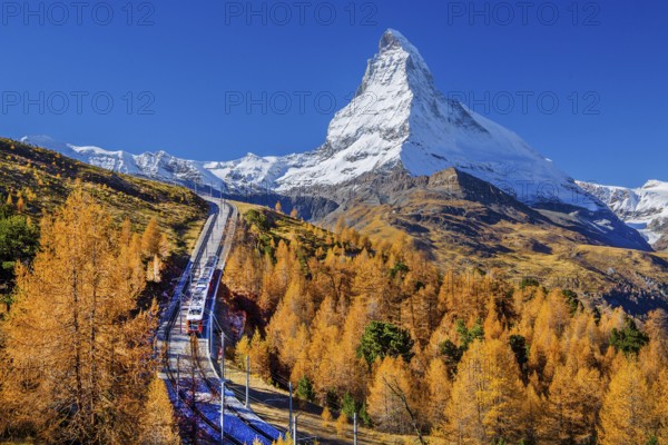 Gornergratbahn on the Riffelberg with Matterhorn 4478m in autumn, Zermatt, Mattertal, Valais, Switzerland, Europe