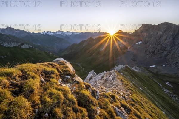 Mountain landscape at sunrise with sun star, view of mountain peaks of the Venediger group and into the Großbachtal valley from the summit of Bachlenkenkopf, Lasörling group, Hohe Tauern National Park, East Tyrol, Tyrol, Austria, Europe