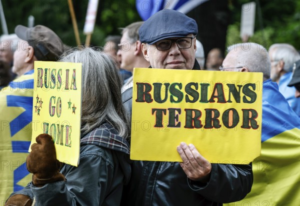 Ukrainians holding placards with the slogan Russia go home at the counter-demonstration Your peace is our death sentence, Berlin, Berlin, Berlin, Germany, 3 October 2024, Europe