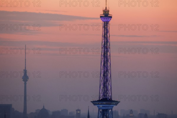 Sunrise in Berlin, Radio Tower, Television Tower, 06.09.2024, Berlin, Berlin, Germany, Europe