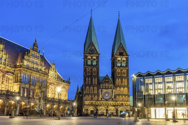 Bremen market square with the town hall, Bremen Cathedral and the House of Parliament on the market square at dusk, Free Hanseatic City of Bremen, Germany, Europe