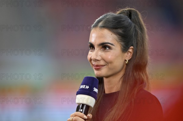 TV presenter Lea Wagner in an interview, microphone, logo, SWR, portrait, smiles, Voith-Arena, Heidenheim, Baden-Württemberg, Germany, Europe