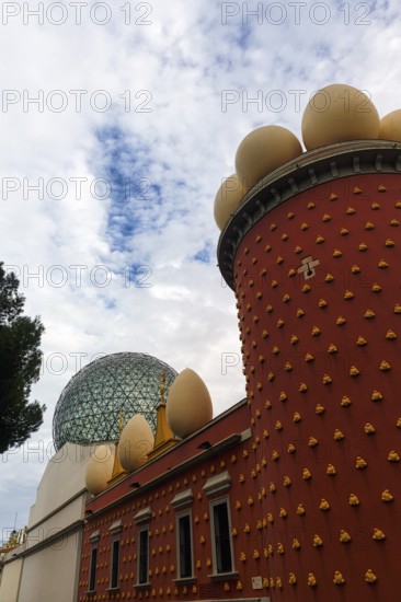 Torre Gorgot, also known as Torre Galatea, Dali Theatre-Museum in Figueres, surrealist object, architecture, place of interest in Figueres, Costa Brava, Girona, Catalonia, Spain, Europe