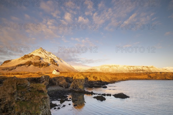 Detached house on the coast near Arnarstapi, Snäfellsnes Peninsula, Snæfellsnes, West Iceland, Iceland, Europe