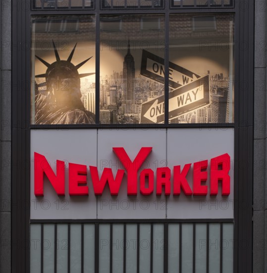 Statue of Liberty, Statue of Liberty, NewYorker, New Yorker, brand store, department stores' chain, logo, retail, Königsstraße, Stuttgart, Baden-Württemberg, Germany, Europe