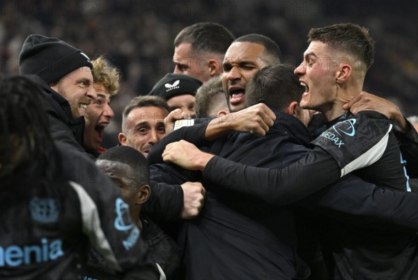 Unrestrained goal celebration in stoppage time, Coach Xabi Alonso Bayer 04 Leverkusen Patrik Schick Bayer 04 Leverkusen (14) Jonathan Tah Bayer 04 Leverkusen (04) Granit Xhaka Bayer 04 Leverkusen (34) MHPArena, MHP Arena Stuttgart, Baden-Württemberg, Germany, Europe
