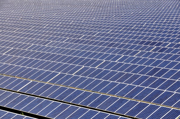 In Troisdorf-Oberlar, the currently largest ground-mounted photovoltaic system in North Rhine-Westphalia is installed on an area of 80, 000 square metres with an output of 3600 kWp, Troisdorf, North Rhine-Westphalia, Germany, Europe