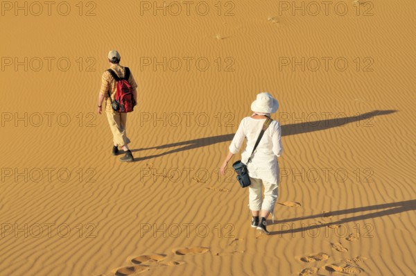 Couple (50-55), desert trekking, Erg Chebbi, Morocco, Africa