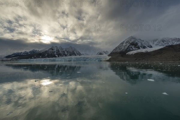Mountains and glacier edge of Monacobreen, Liefdefjord, Woodfjord area, Spitsbergen Island, Svalbard and Jan Mayen archipelago, Norway, Europe
