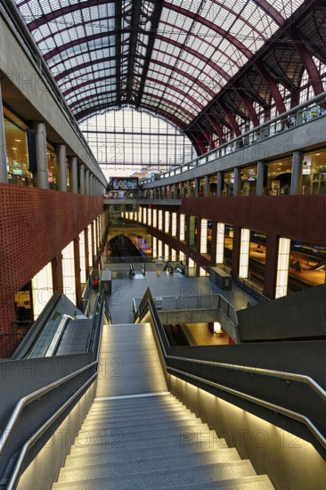 Station concourse, historic Antwerp-Centraal railway station, Antwerp, Flanders, Belgium, Europe