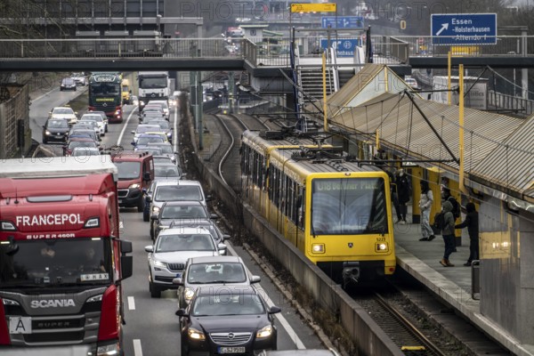 Traffic jam on the A40 motorway, in both directions, underground U18 in the middle lane, Friday, rush hour, view to the west, Essen, North Rhine-Westphalia, Germany, Europe