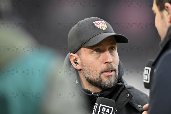 Coach Sebastian Hoeneß VfB Stuttgart in an interview Microphone Logo DAZN with reporter Tobi Wahnschaffe Voith-Arena, Heidenheim, Baden-Württemberg, Germany, Europe