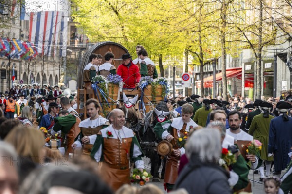 Parade of historically costumed guildsmen, Sechseläuten or Sächsilüüte, Zurich Spring Festival, Zurich, Switzerland, Europe