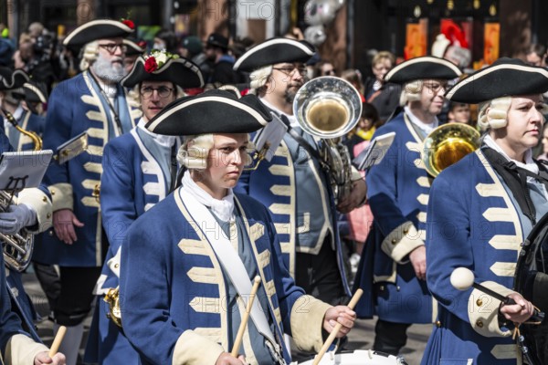 Zunft zur Meisen, parade of historically costumed guild members, Sechseläuten or Sächsilüüte, Zurich Spring Festival, Zurich, Switzerland, Europe