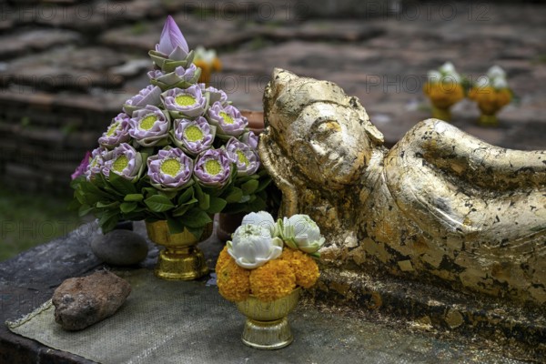 Offerings in front of the reclining Buddha, Wat Lokayasutharam, temple of the reclining Buddha, Ayutthaya, Ayutthaya province, Thailand, Asia