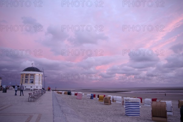 Borkum, pavilion, atmospheric, beach chairs, evening, clouds, pink, landscape, Lower Saxony, Germany, At sunset on the North Sea island of Borkum, the clouds in the sky appear pink-coloured, Europe