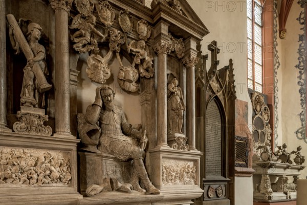 Protestant town church of the late Gothic period, funerary monument, seated figure, grave of Count Johann Casimir, choir of the pseudo-basilica, mixture of basilica and hall church, historic old town, Michelstadt, Odenwald, Hesse, Germany, Europe