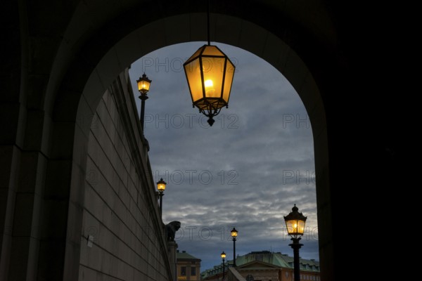 Lantern walk at the Royal Palace, Gamla Stan, city centre, city trip, travel, holiday, tourism, urban, evening mood, illuminated, lantern, street lamp, light, evening shot, capital, building, architecture, historical, metropolis, Stockholm, Sweden, Scandinavia, Europe