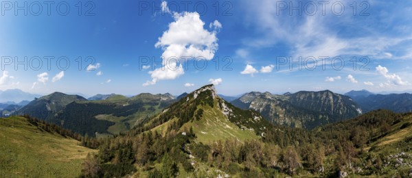 At the summit of Hochbühel with a view of Hochwieskopf and Egelseehörndl, Osterhorn group, Salzkammergut, Salzburg province, Austria, Europe
