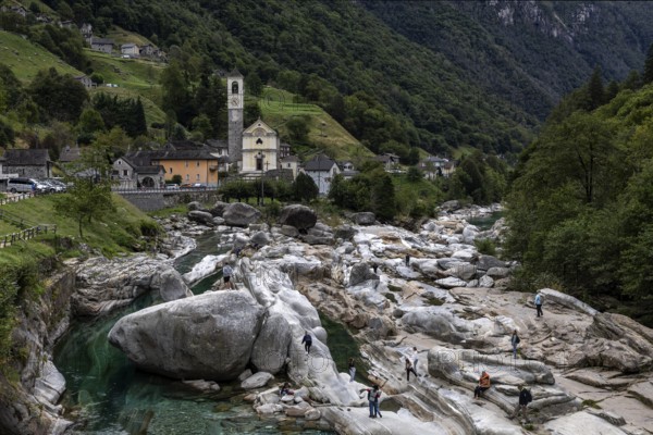 People on rocks on the Verzasca, behind Lavertezzo, Verzasca Valley, Valle Verzasca, Canton Ticino, Switzerland, Europe