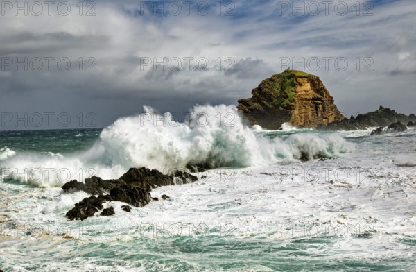 High waves on the rocks of Porto Moniz, Atlantic surf, storm, Porto Moniz, Madeira, Portugal, Europe