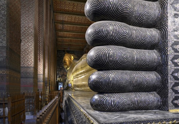 Reclining Buddha in Wat Pho, Temple of the Reclining Buddha, Bangkok, Thailand, Asia