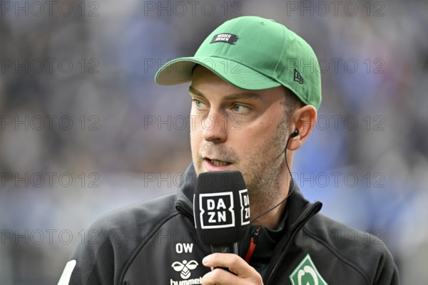 Coach Ole Werner SV Werder Bremen SVW in an interview Microphone Microphone Logo DAZN PreZero Arena, Sinsheim, Baden-Württemberg, Germany, Europe