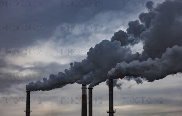 Pollution, industry, smoke pouring out of a factory chimney, Lenzing, Upper Austria, Austria, Europe