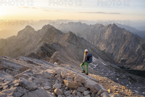 Mountaineer on the Jubiläumsgrat between Zugspitze and Alpspitze, high mountains, Wetterstein range, Bavaria, Germany, Europe