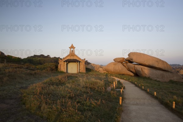 Old house next to Lighthouse Mean Ruz at Ploumanac'h, Côtes d'Armor in the evening light