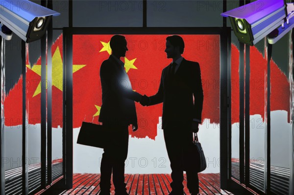 Symbolic image, China, surveillance, social spider web, trade dispute, punitive tariffs, economic war, international markets, East-West conflict, hegemony, global economy, dominance, Germany, espionage, social media, social networks, global spider web, GDPR General Data Protection Regulation, data siphoning, data collection, Europe