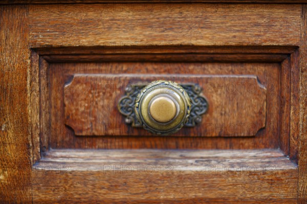 Brass door knob, mounted on the panelled panel of a wooden door, Alter Peter in Munich, Bavaria, Germany, Europe