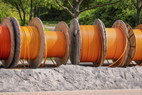 Duisburg, North Rhine-Westphalia, Germany, Internet broadband expansion, construction site for laying fibre optic cable, cable drum with fibre optic cable, new construction of fibre optic routes, fast Internet, DSL cable connection for households, Europe