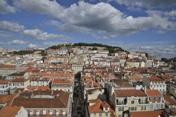 View over the historic Alfama district towards Castelo de Sao Jorge Castle, Lissabon, Portugal, Europa, Lisbon, Portugal, Europe