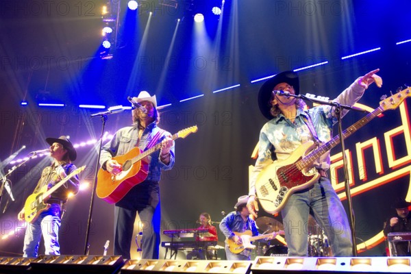 Jess Carson (guitar, vocals), Mark Wystrach (vocals, guitar), Cameron Duddy (bass, MIDLAND, Uber Eats Music Hall, C2c-Festival, Berlin, 08.03.2025